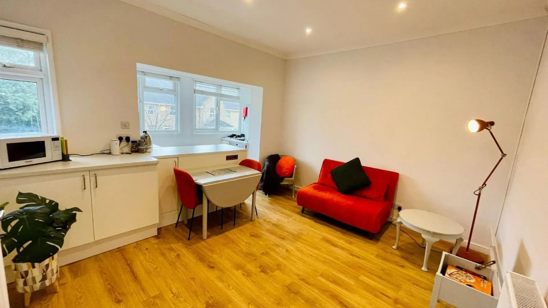 Flat In The Heart Of Leigh On Sea Less Than 2 Miles From The Beach Southend-on-Sea