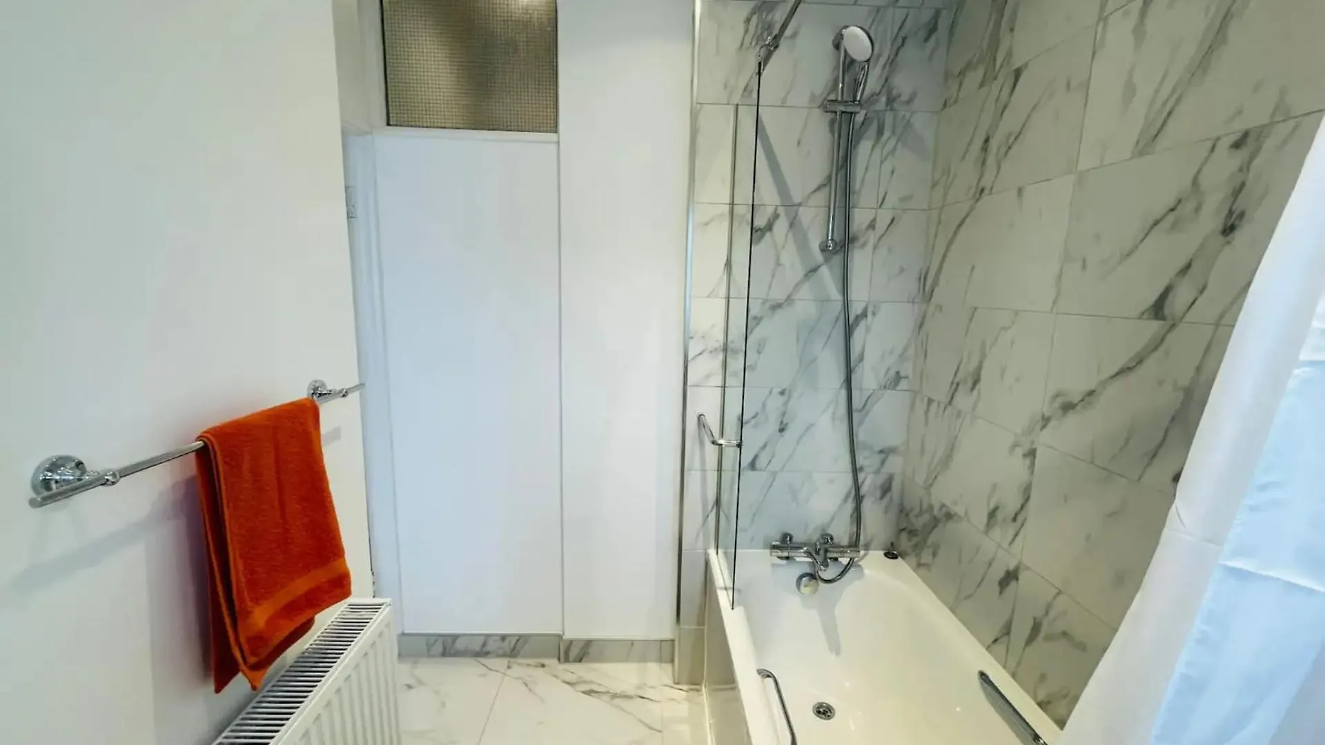 Flat In The Heart Of Leigh On Sea Less Than 2 Miles From The Beach Southend-on-Sea Apartment