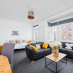 Bright & Spacious 2br - Centre Nr The & High St By Everhome Ltd Apartment