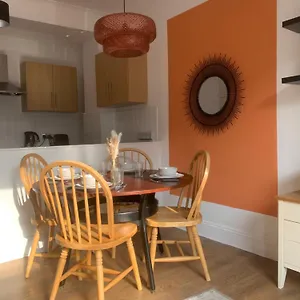 Charming 1-bedroom In Westcliff, Close To Beaches And Attractions Apartment